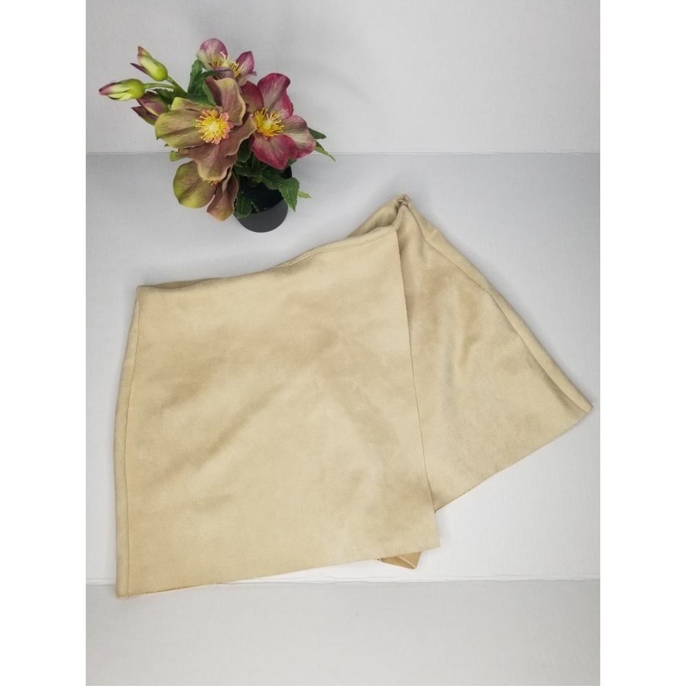 NWOT Zara Skort Size S Faux Suede Cream Skort